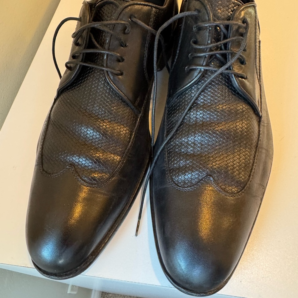 Hugo Boss Black Textured Leather Oxfords